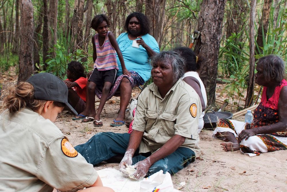 Dell Hunter from Kakadu Culture Camp making Johnny Cakes for the visitors.